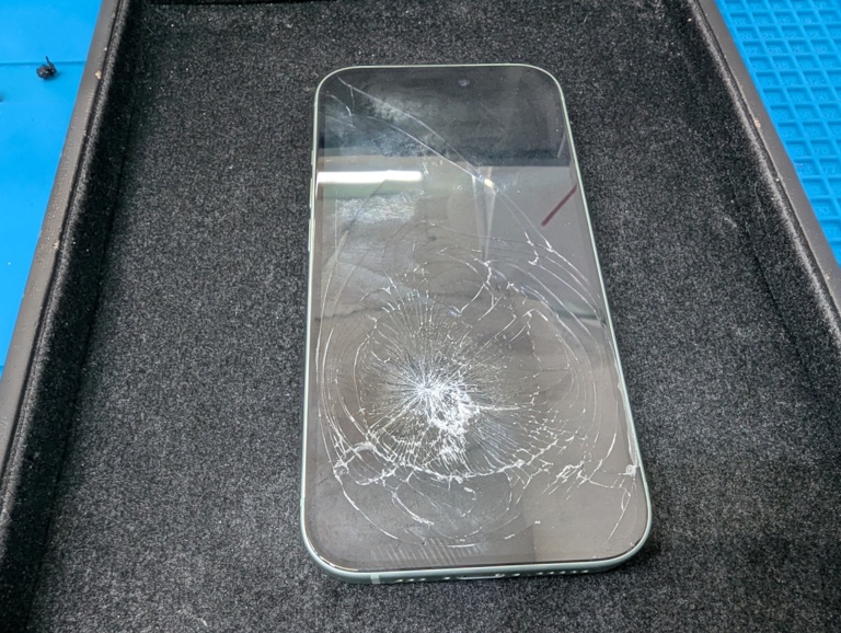 iPhone 15（アイフォンフィフティーン）の液晶画面交換ならスマホ修理工房アル・プラザ小杉店へお任せください